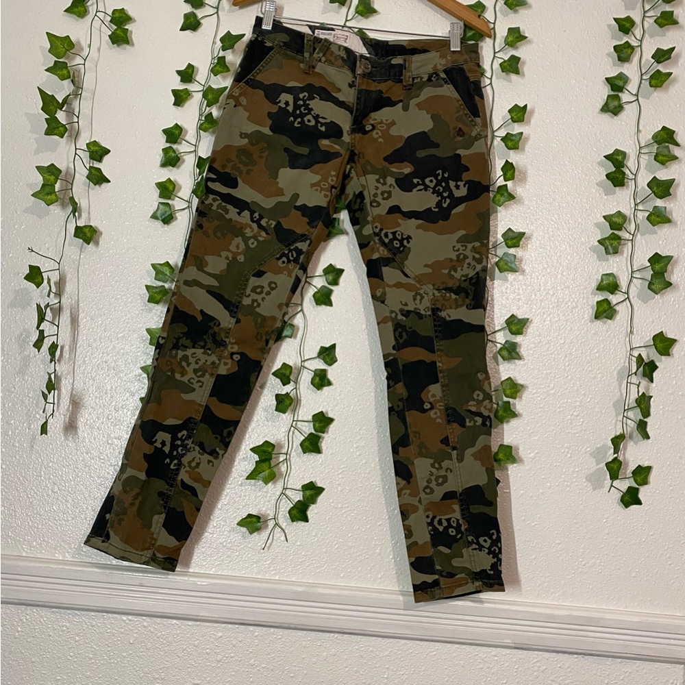 VOLCOM Jeans SIZE 5 Army Print pants - Picture 16 of 16